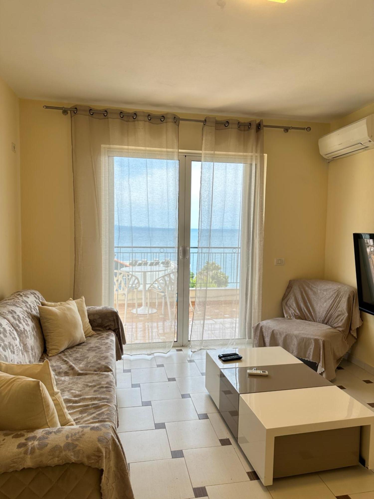 White Sea View Residence 2 Sarandë Esterno foto