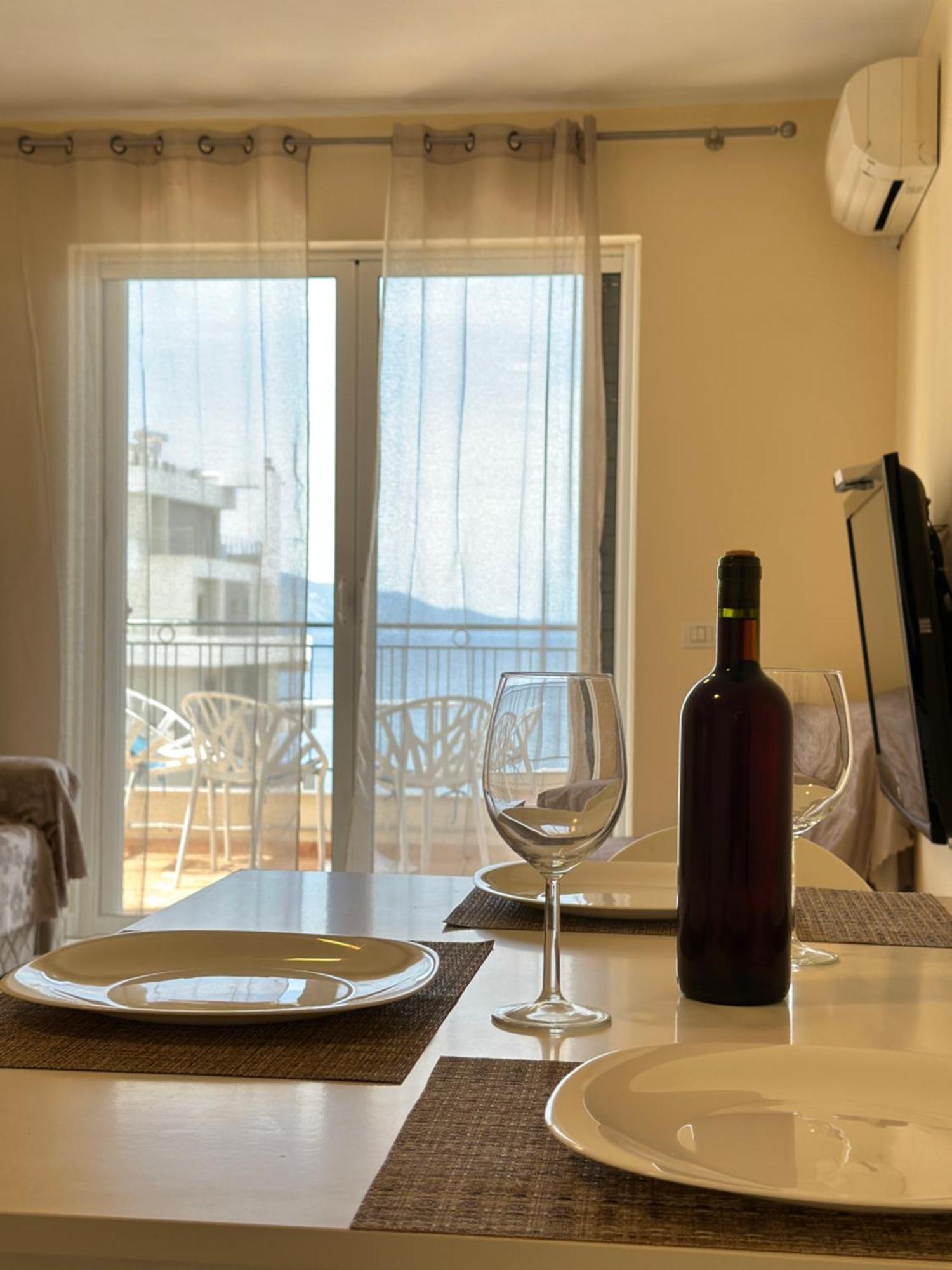 White Sea View Residence 2 Sarandë Esterno foto